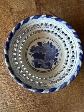 Vintage porcelain Chinese lattice bowl